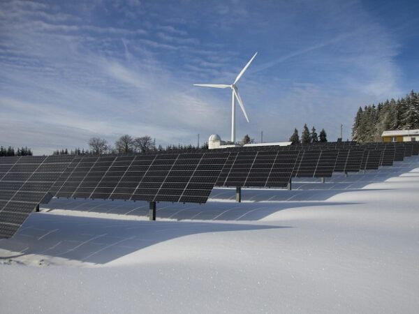 Green Energy - Between expansion and workforce education 1 green energy